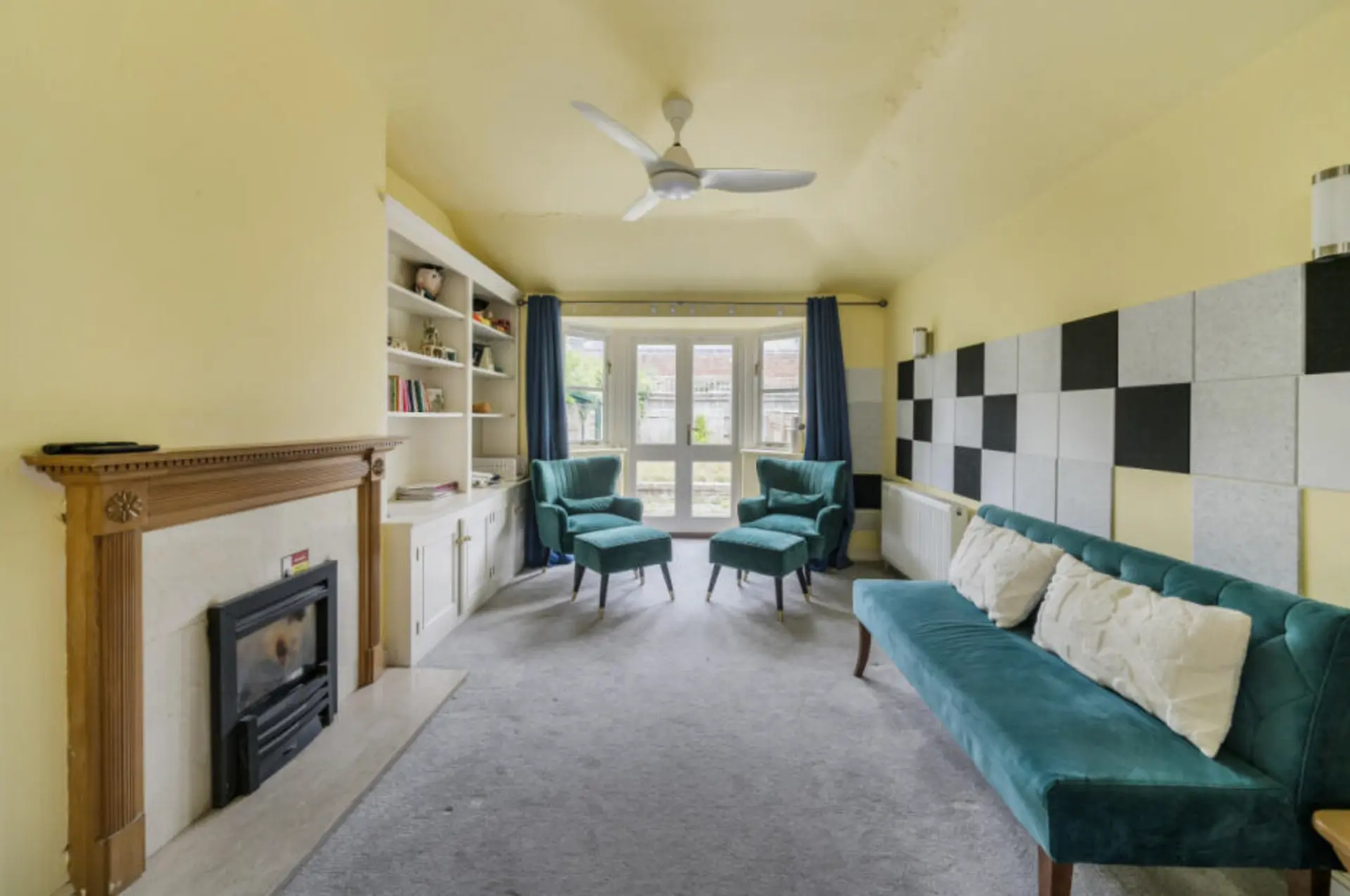 Dual-aspect sitting room