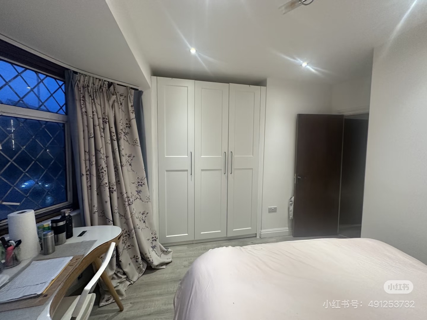Principal bedroom, fitted wardrobes